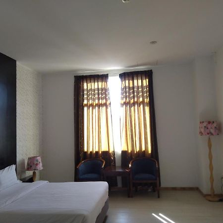 Ginasuite Kompleks27 Hotel บันดาร์เสรีเบกาวัน ภายนอก รูปภาพ