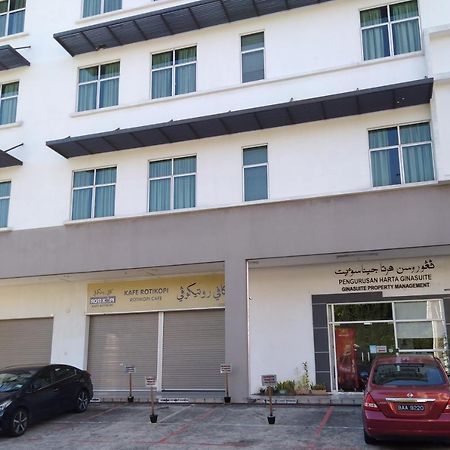 Ginasuite Kompleks27 Hotel บันดาร์เสรีเบกาวัน ภายนอก รูปภาพ