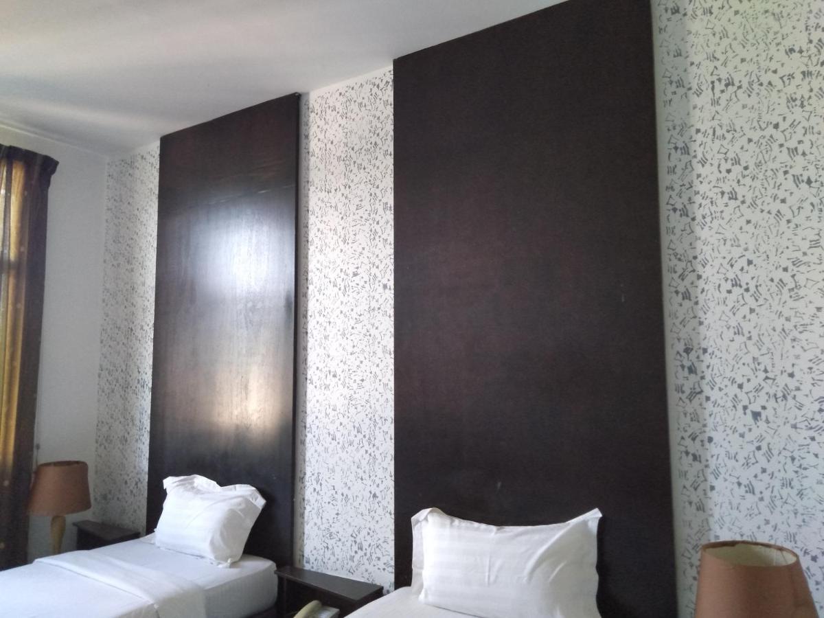 Ginasuite Kompleks27 Hotel บันดาร์เสรีเบกาวัน ภายนอก รูปภาพ