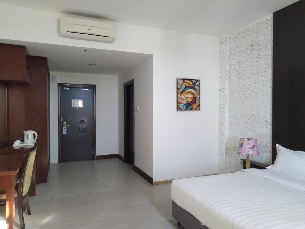 Ginasuite Kompleks27 Hotel บันดาร์เสรีเบกาวัน ภายนอก รูปภาพ