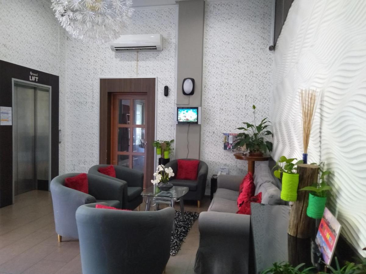 Ginasuite Kompleks27 Hotel บันดาร์เสรีเบกาวัน ภายนอก รูปภาพ