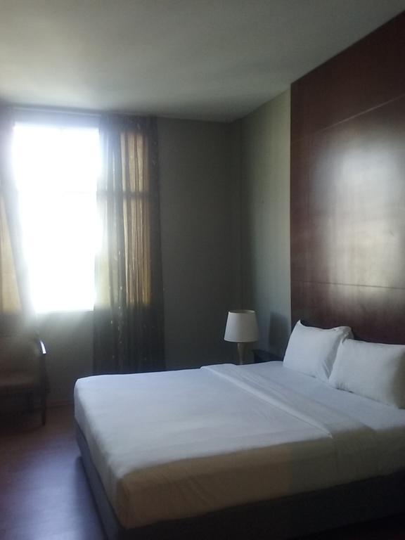 Ginasuite Kompleks27 Hotel บันดาร์เสรีเบกาวัน ภายนอก รูปภาพ
