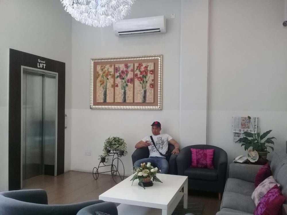 Ginasuite Kompleks27 Hotel บันดาร์เสรีเบกาวัน ภายนอก รูปภาพ