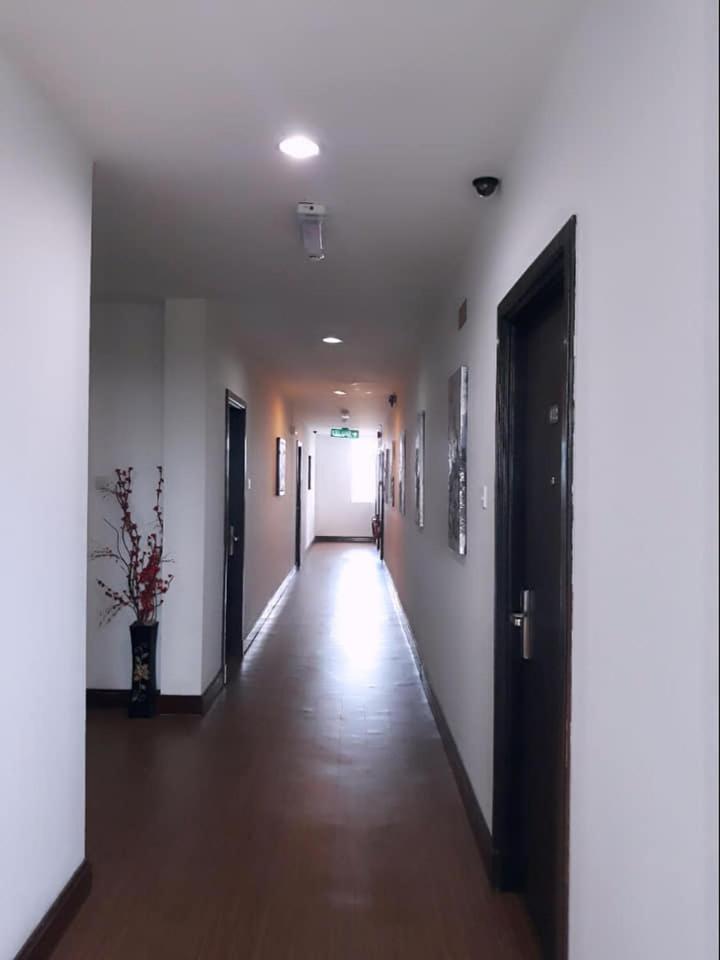 Ginasuite Kompleks27 Hotel บันดาร์เสรีเบกาวัน ภายนอก รูปภาพ