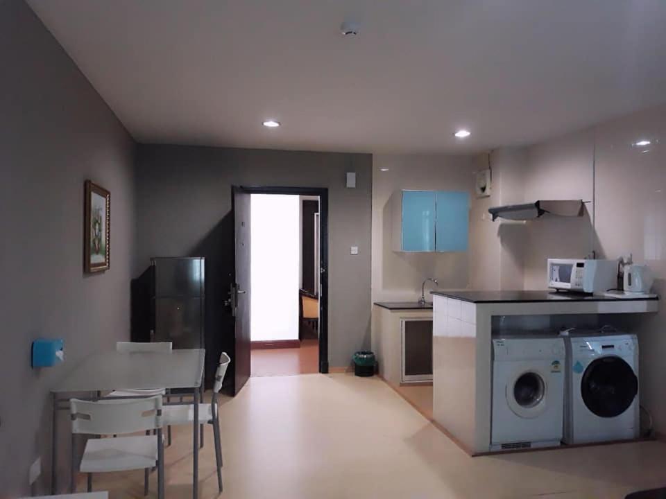 Ginasuite Kompleks27 Hotel บันดาร์เสรีเบกาวัน ภายนอก รูปภาพ