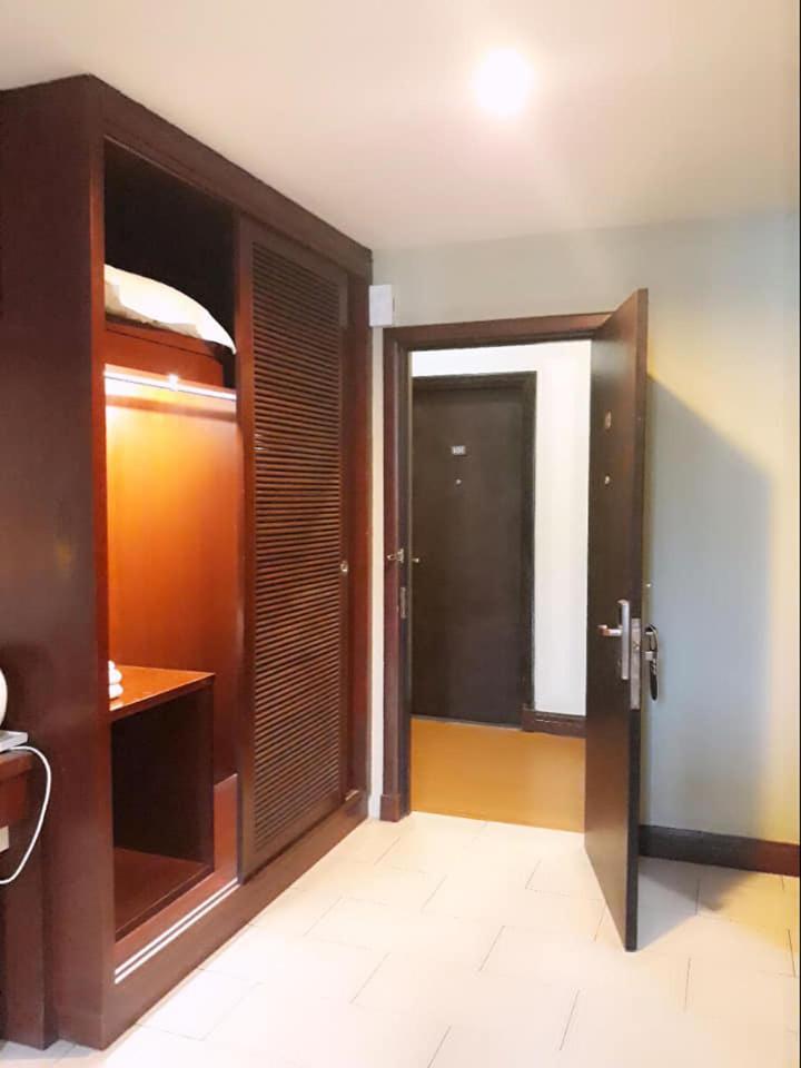 Ginasuite Kompleks27 Hotel บันดาร์เสรีเบกาวัน ภายนอก รูปภาพ