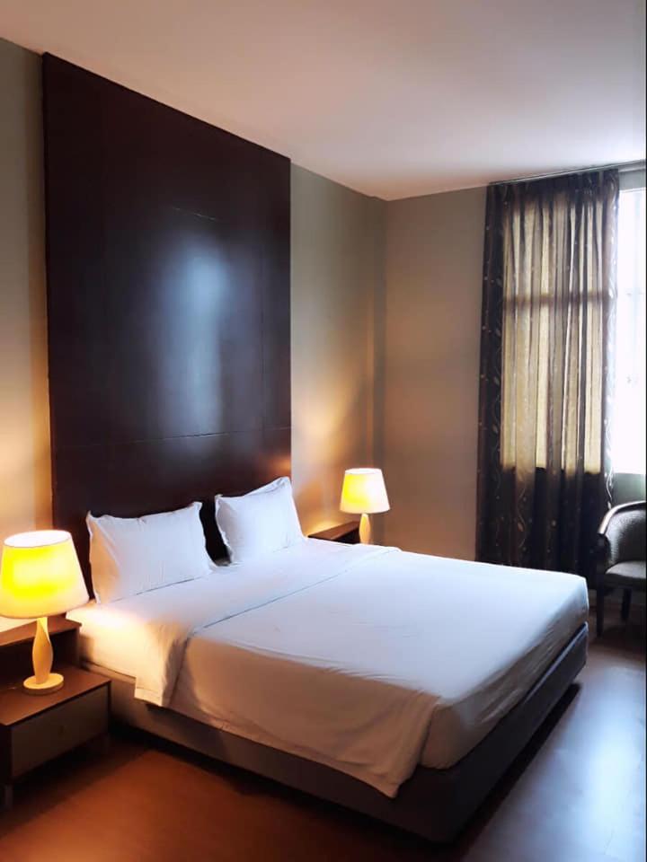 Ginasuite Kompleks27 Hotel บันดาร์เสรีเบกาวัน ภายนอก รูปภาพ