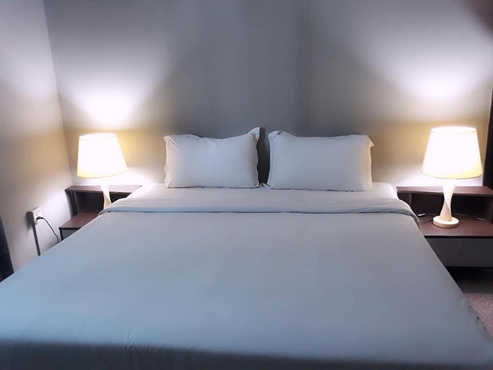 Ginasuite Kompleks27 Hotel บันดาร์เสรีเบกาวัน ภายนอก รูปภาพ