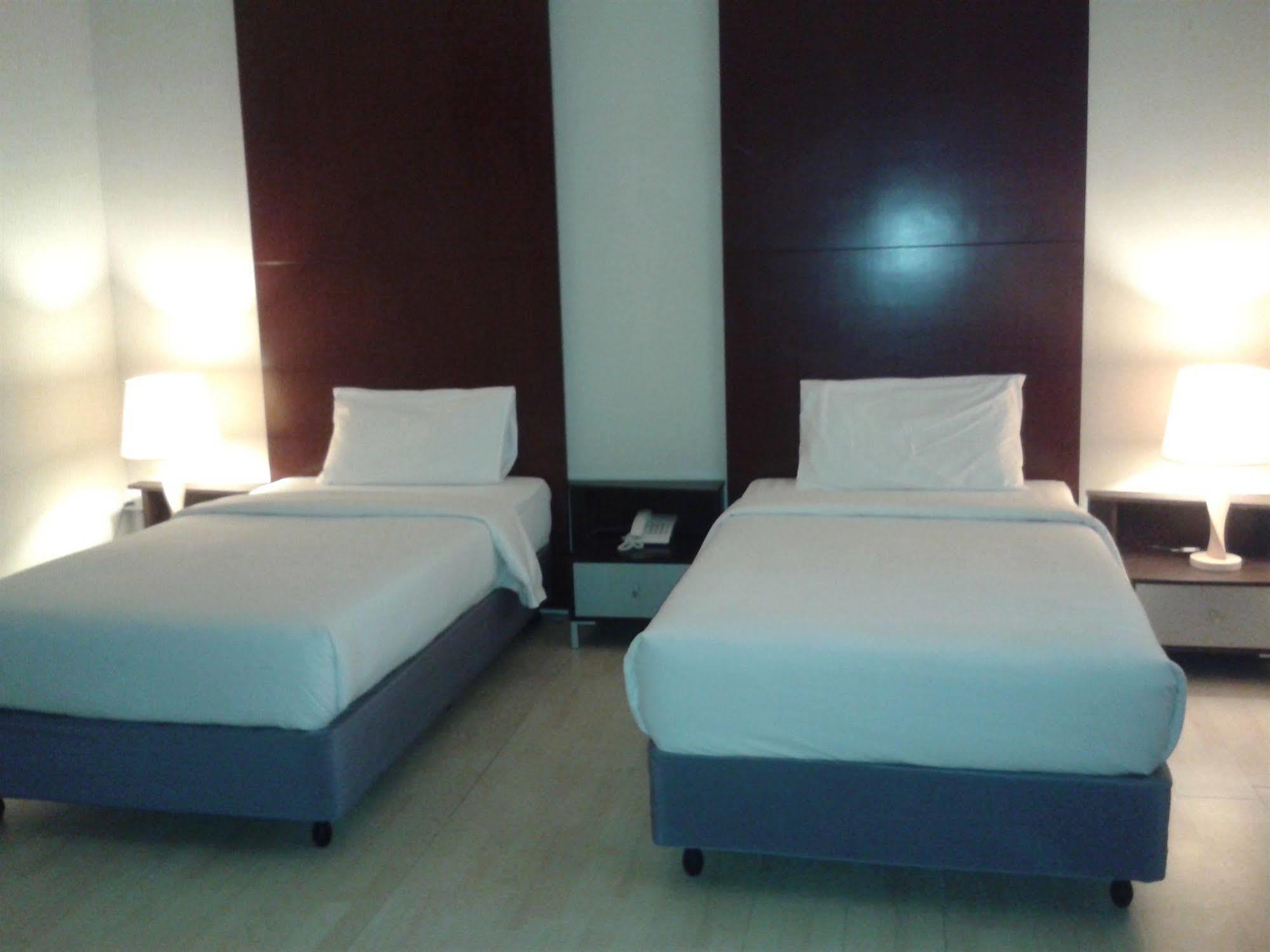 Ginasuite Kompleks27 Hotel บันดาร์เสรีเบกาวัน ภายนอก รูปภาพ