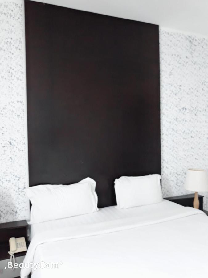 Ginasuite Kompleks27 Hotel บันดาร์เสรีเบกาวัน ภายนอก รูปภาพ